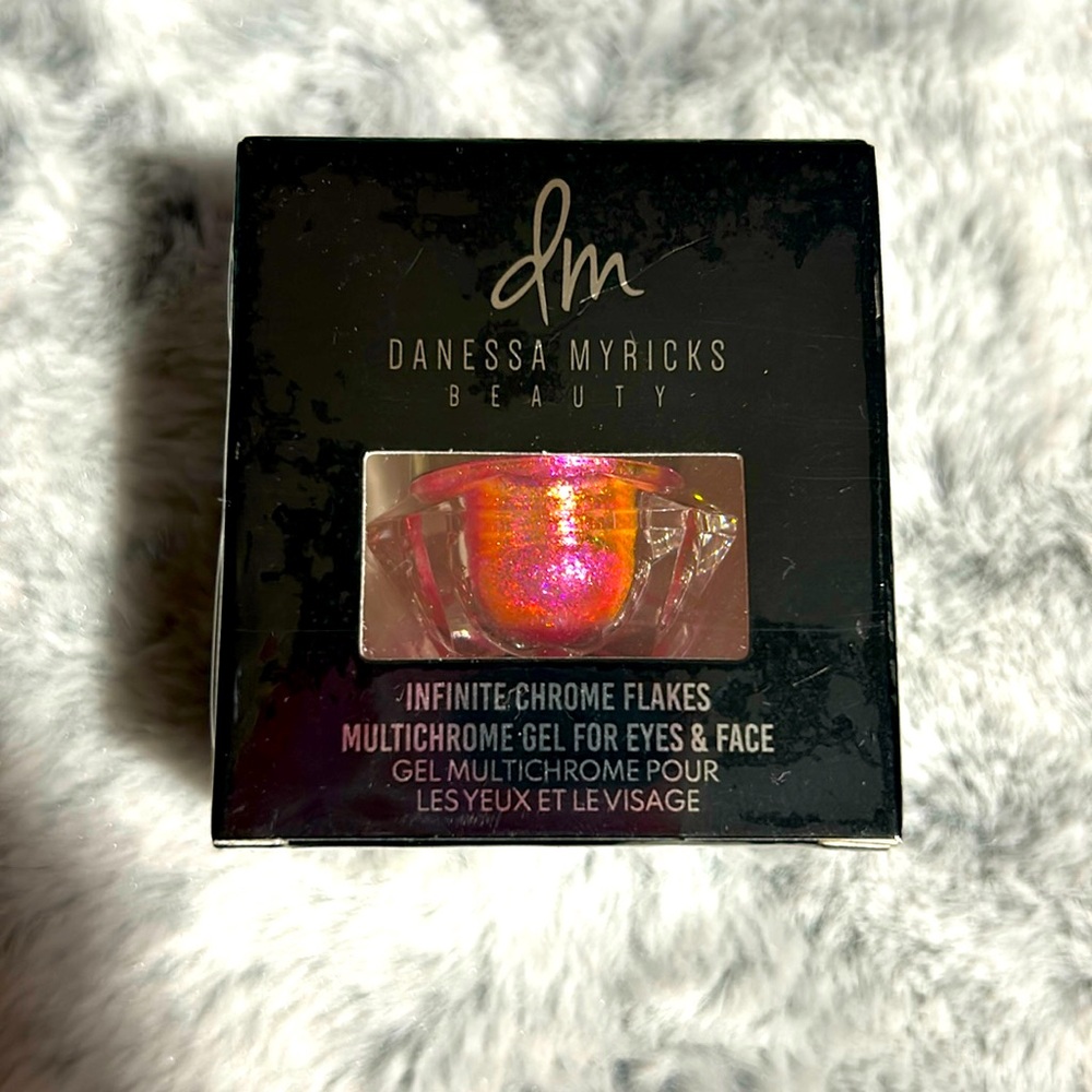 Danessa Myricks Beauty 💓Starburst infinite Chrome flakes 💓